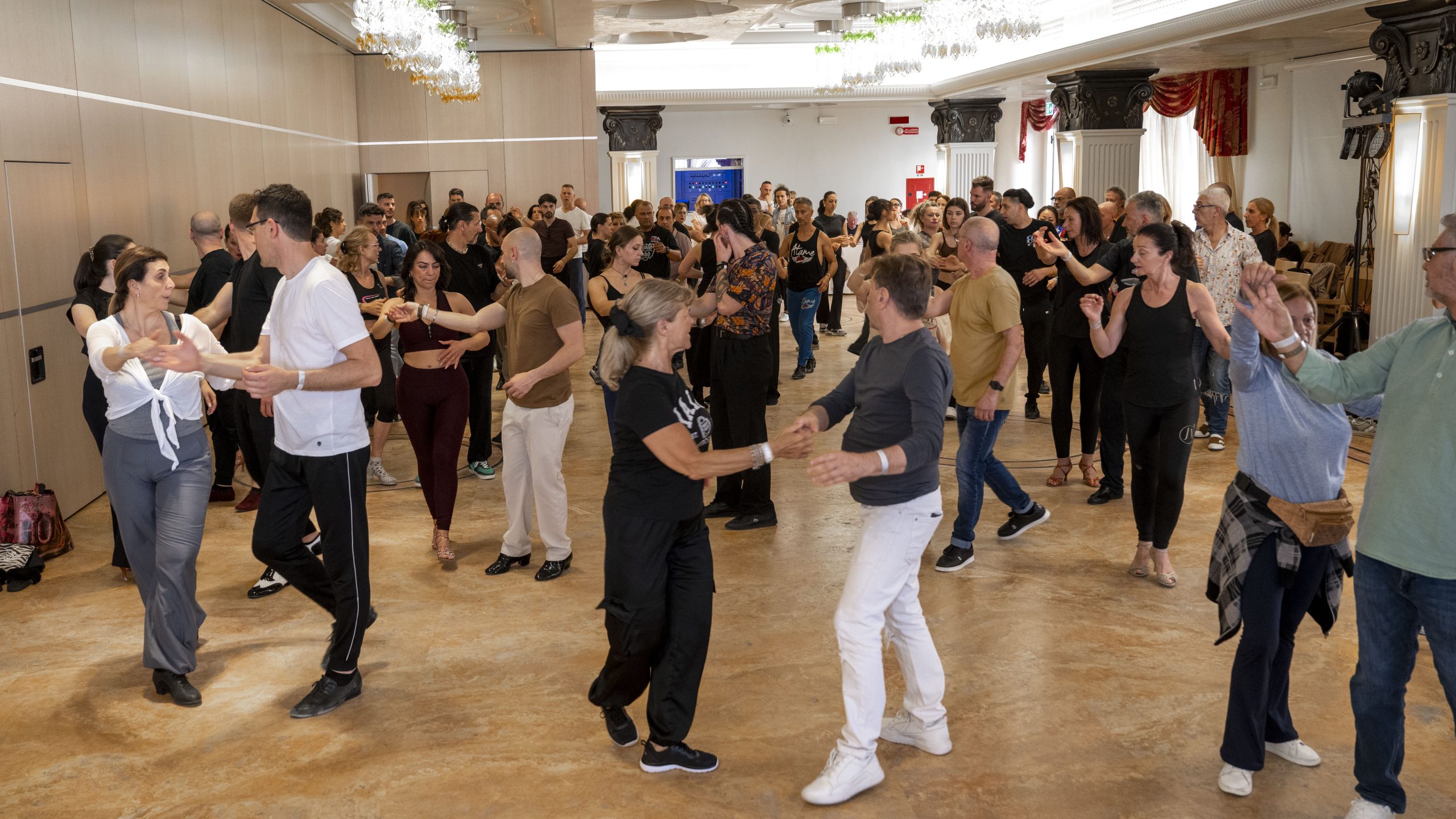 Baile social y comunidad internacional en SalsaSpring Evolution